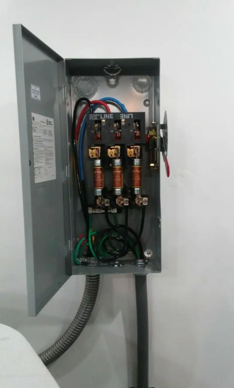 Three-phase disconnect switch installed for Smoke Detector Installation in Middlesborough